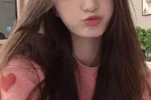 百万粉丝的网红塌房制造农村穷苦人设博同情被曝光家庭富裕