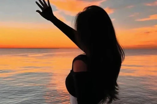 又3大瓜!深夜泡酒吧全身整容恋情曝光个个劲爆关晓彤也被牵连